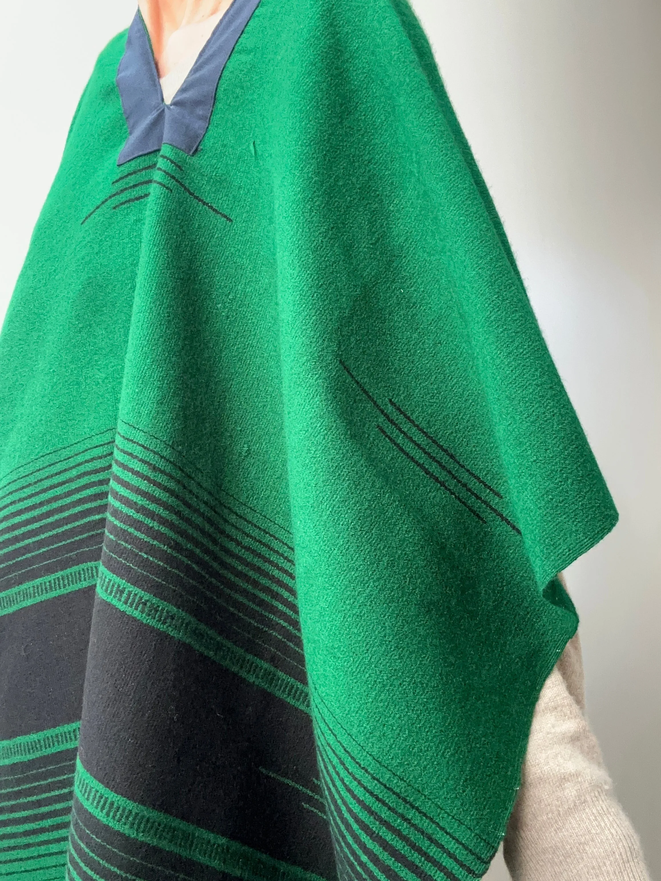 En Telar Woven Poncho Green