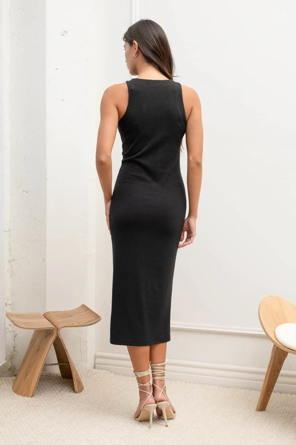 ROUND NECK SLEEVELESS BODYCON MIDI DRESS