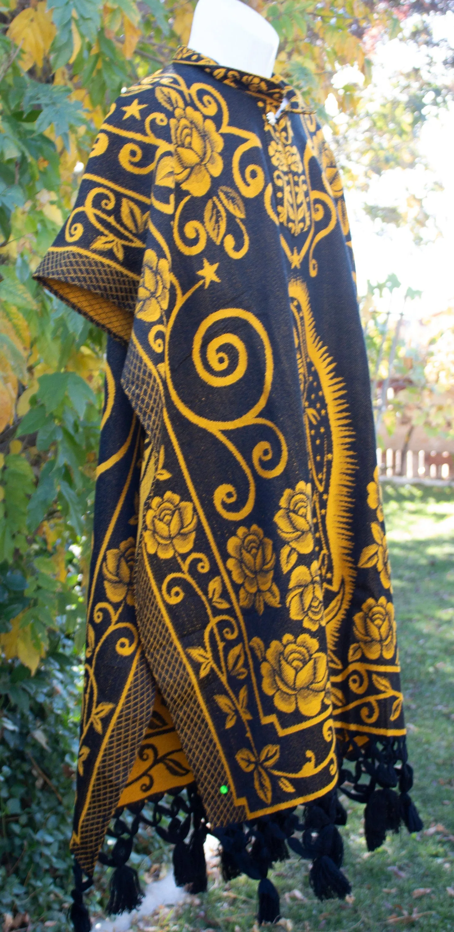 VIRGEN de GUADALUPE Virgin Mary 2 sided Mexican Poncho rebozo wrap Gaban