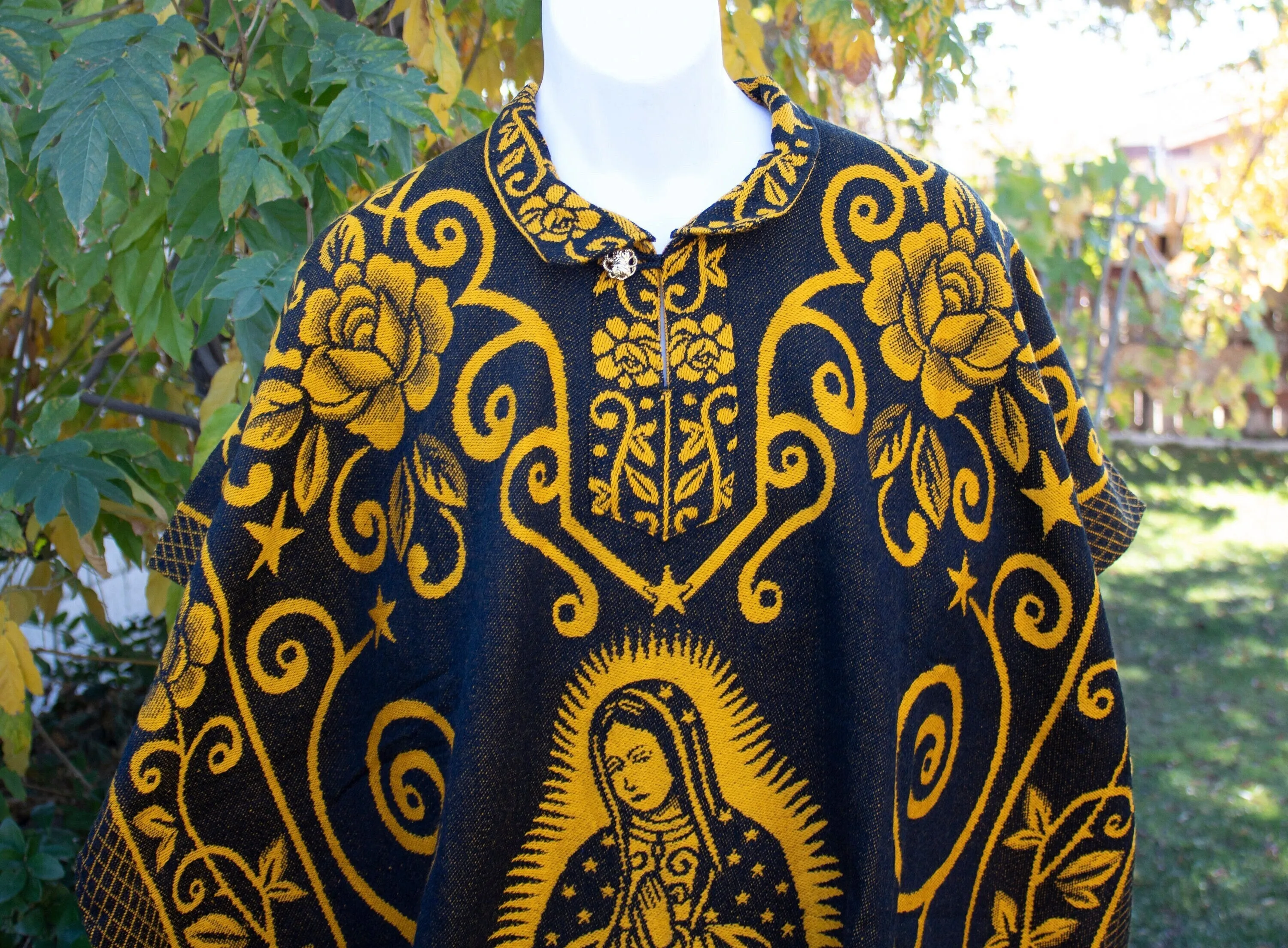 VIRGEN de GUADALUPE Virgin Mary 2 sided Mexican Poncho rebozo wrap Gaban